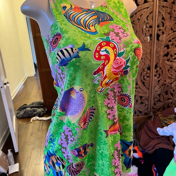 Sickk green vintage mini dress with an under water scene on it and patch - Picture 4 of 9